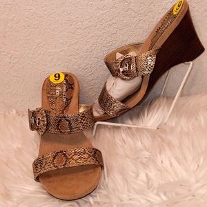ANNE KLEIN SNAKE SKIN PRINT HEELED SANDLES SZ 9